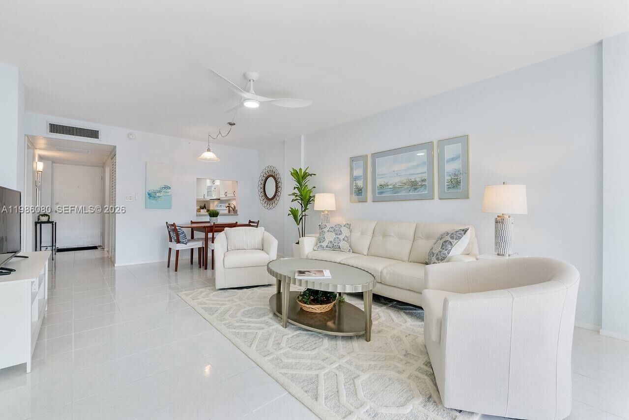Property Photo:  109 Royal Park Dr 2F  FL 33309 