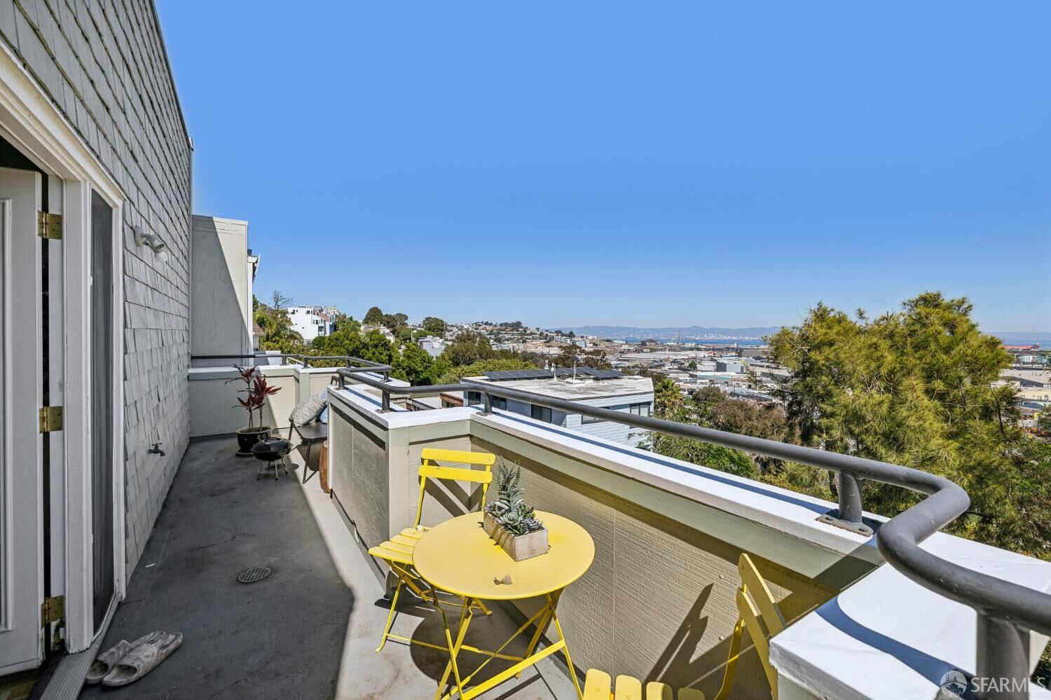 Property Photo:  532 Franconia Street  CA 94110 
