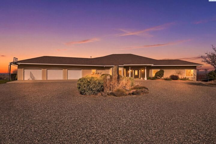 Property Photo: 21509 S Davlor Pr SW WA 99350-8814