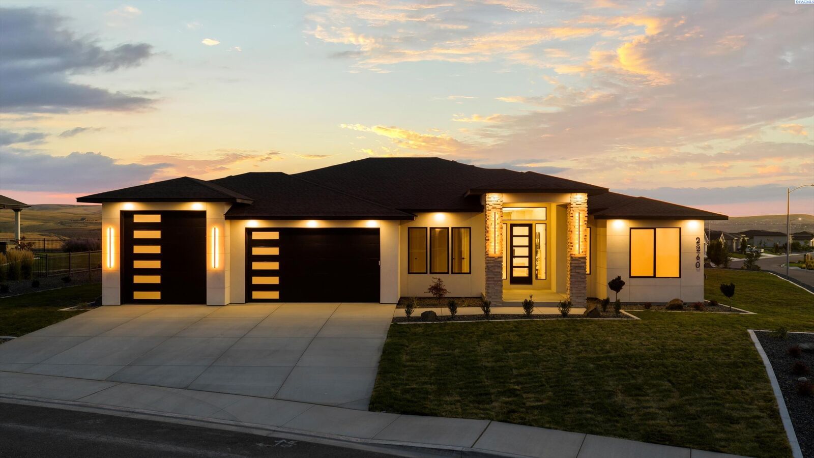 Property Photo: 7541 W 22nd Place WA 99337