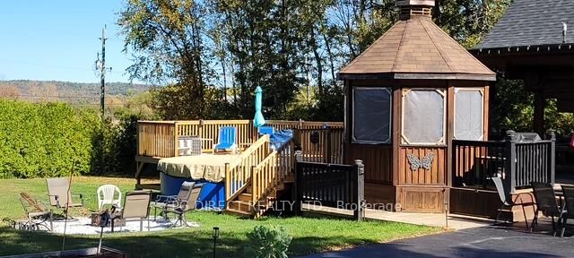 Property Photo: 15 Ferguslea Road E ON K7V 3Z9