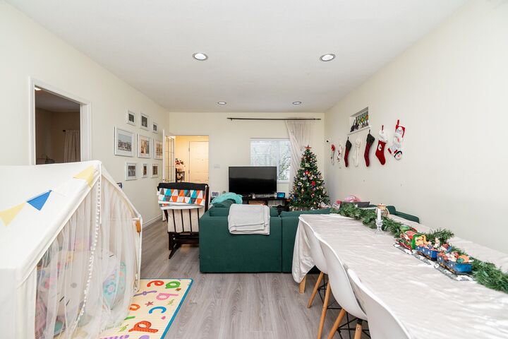 Property Photo: 156 E 53rd Avenue BC V5X 1H8