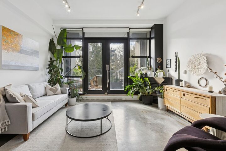 Property Photo:  2156 W 12th Avenue 10  BC V6K 2N2 