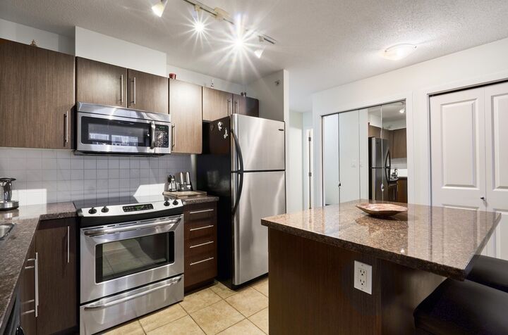 Property Photo:  2138 Madison Avenue 401  BC V5C 6T6 