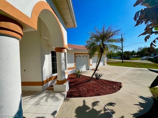 Property Photo: 914 McArthur Ave FL 33936