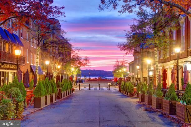 Property Photo:  820-B S Washington Street 125  VA 22314 