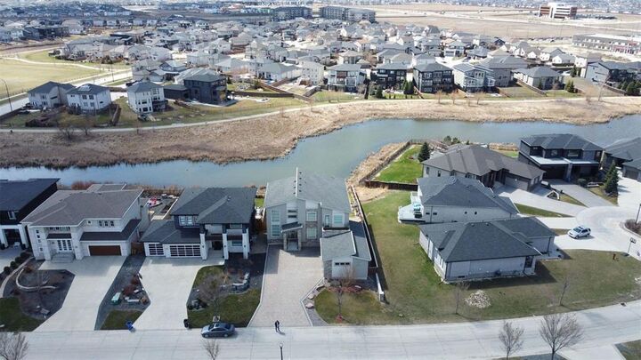 Property Photo:  79 Waterstone Drive  MB R3Y 0L2 