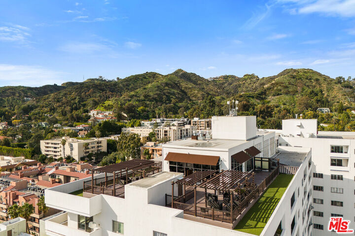 Property Photo:  7250 Franklin Ave  CA 90046 