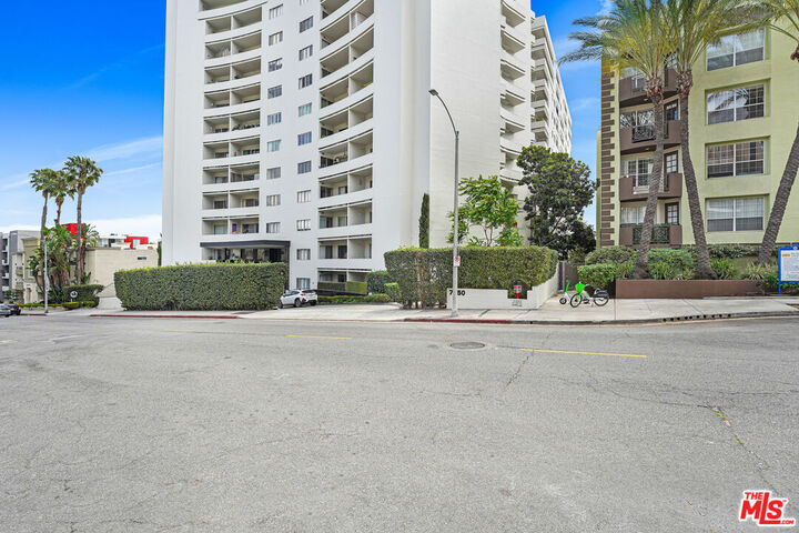 Property Photo:  7250 Franklin Ave, Unit 503  CA 90046 