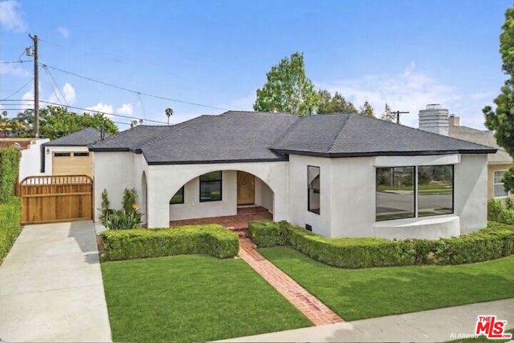 Property Photo: 5168 Southridge Ave CA 90043