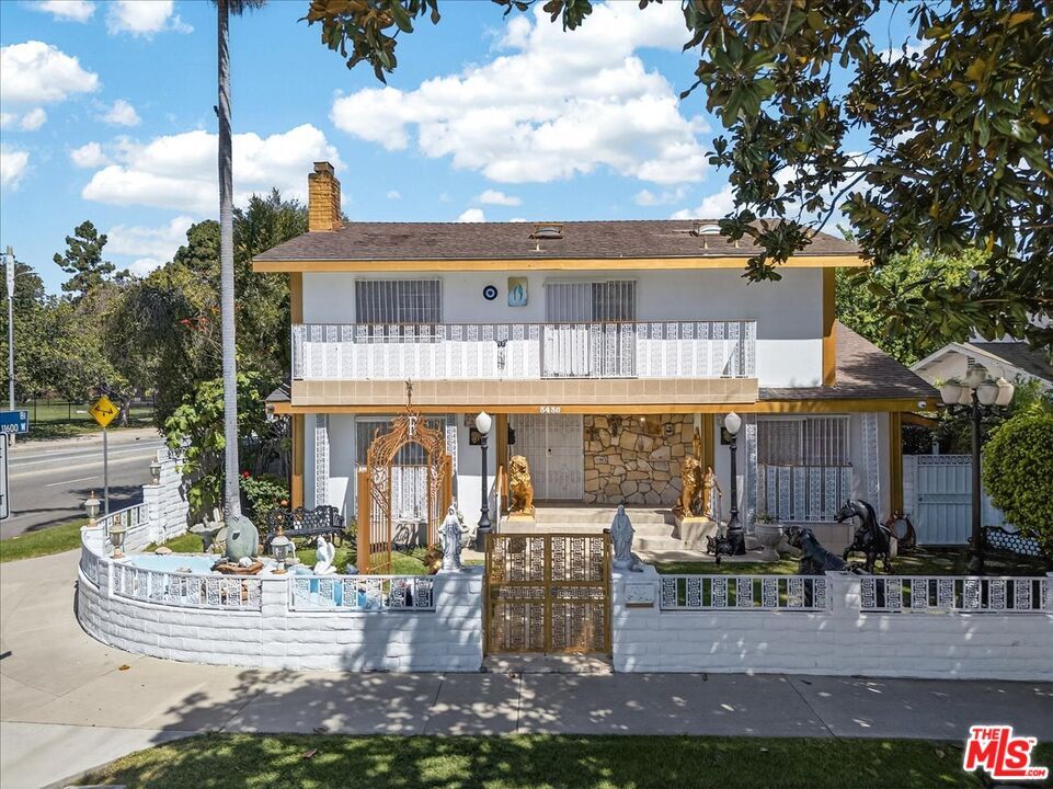 Property Photo: 3430 McLaughlin Ave CA 90066