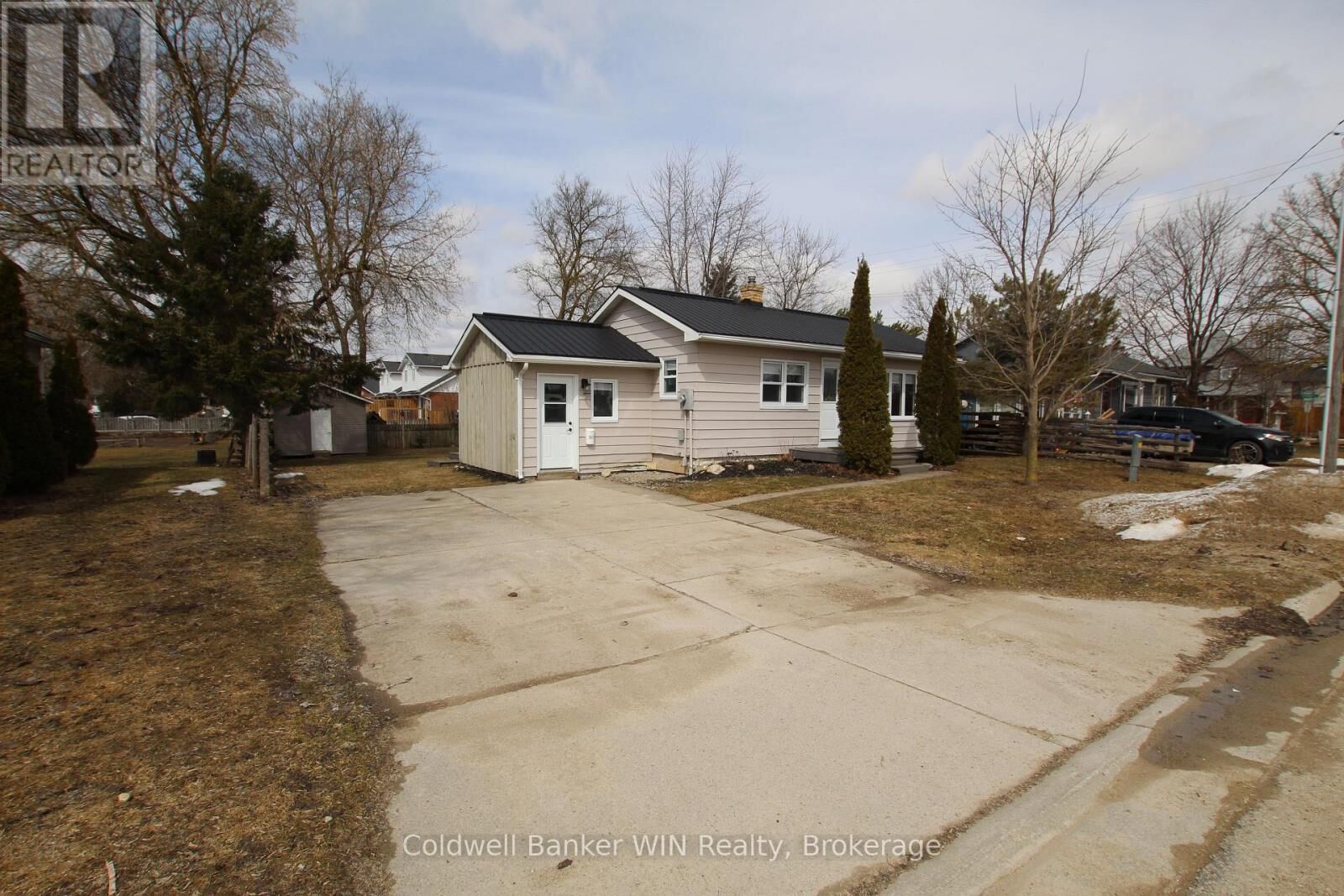 Photo de la propriété:  383 Wellington Street East  ON N0G 2L2 