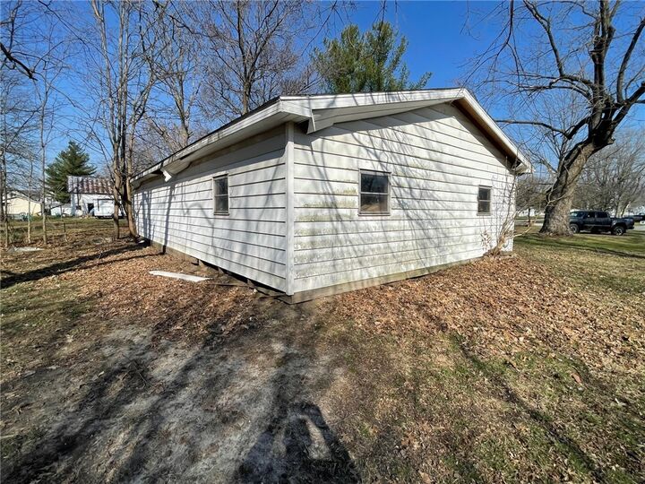 Property Photo: 108 W Commercial Street IL 62465