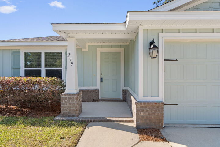 Property Photo: 279 Marquis Way FL 32439