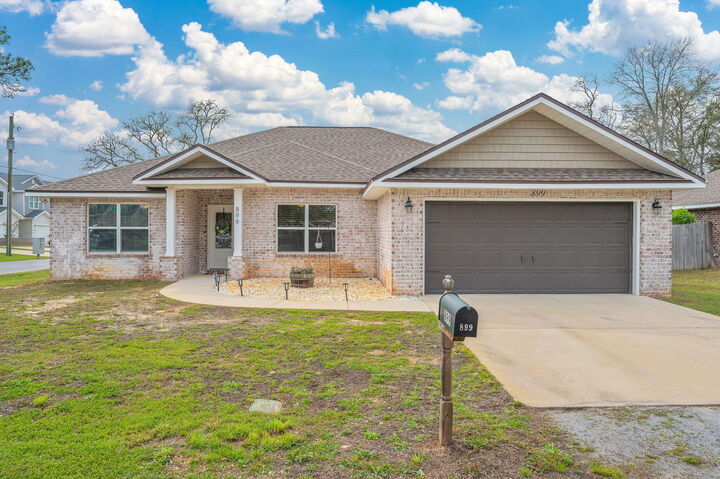 Property Photo: 899 Al Hammett Road FL 32569