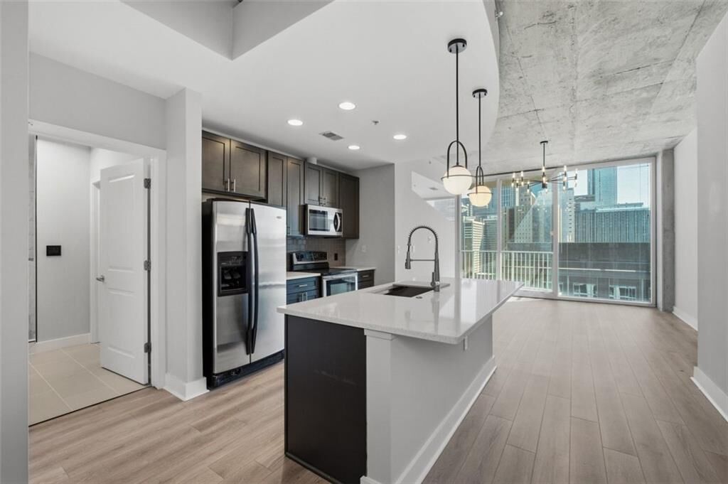 Property Photo:  400 W Peachtree Street NW 1908  GA 30308 