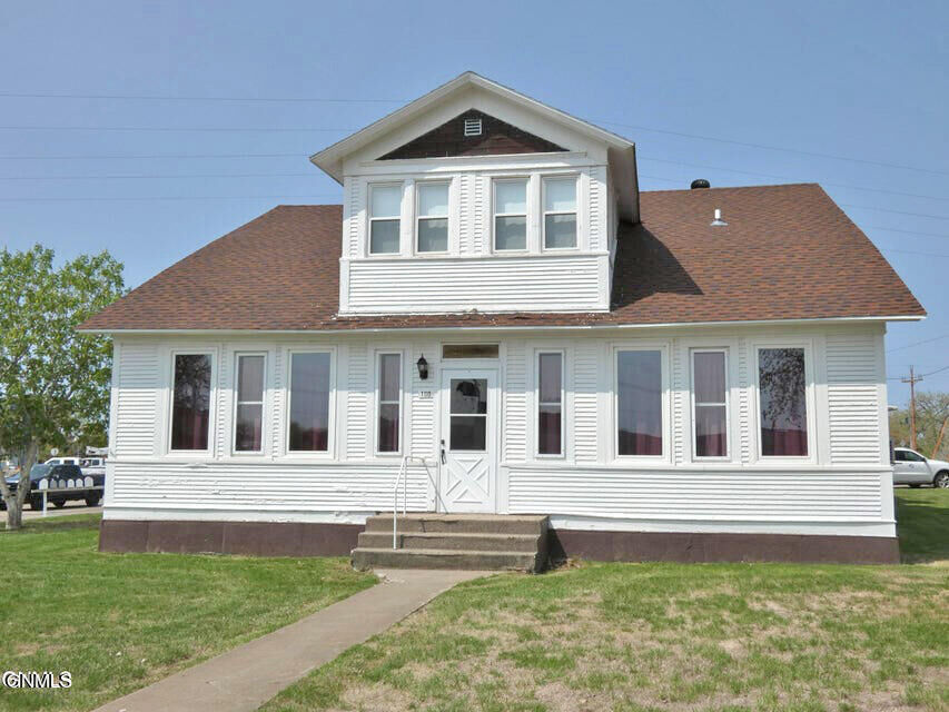 Property Photo:  100 1st Street NW  ND 58552 