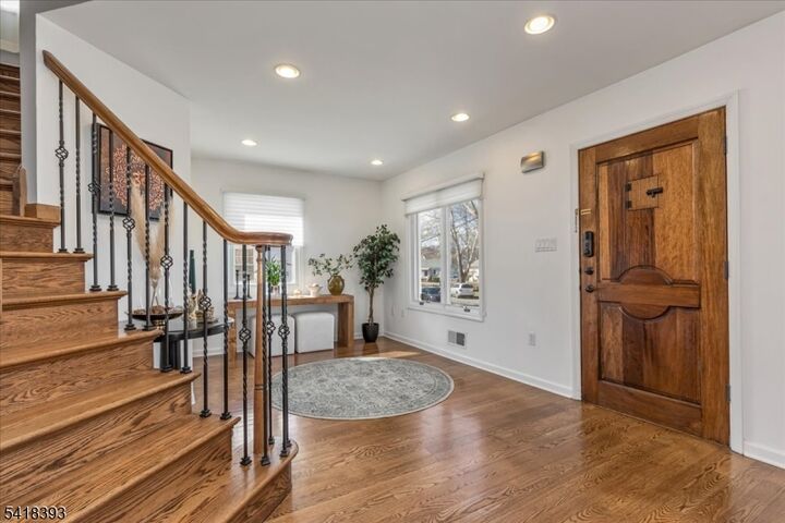 Property Photo:  10 Tulip Ct  NJ 07033 