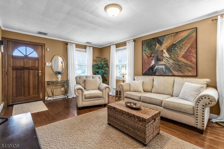 Property Photo:  40 Highfield Ln  NJ 07110 