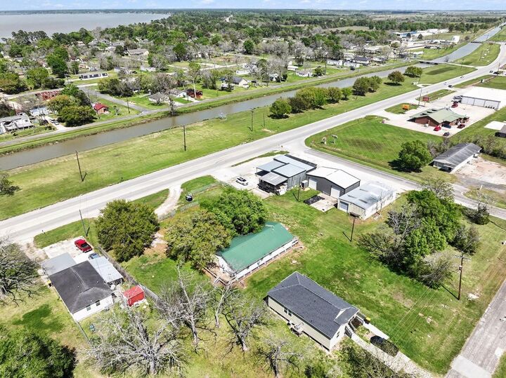 Property Photo:  810 Miller  TX 77514-2123 