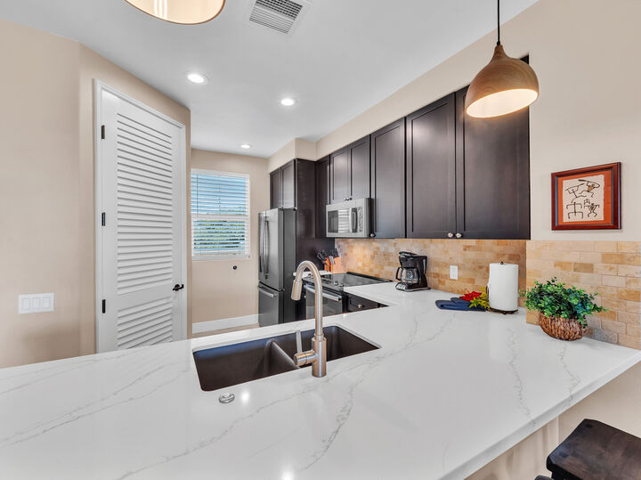 Property Photo:  69-200 Pohakulana Pl F34  HI 96738 