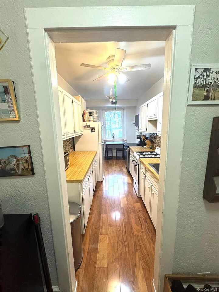 Property Photo:  69 Harney Road 5B  NY 10583 