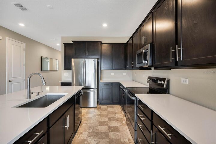 Property Photo: 1108 Sugarwood Street FL 33837