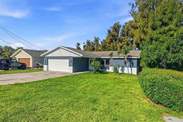 Property Photo:  11696 Currie Lane  FL 33774 