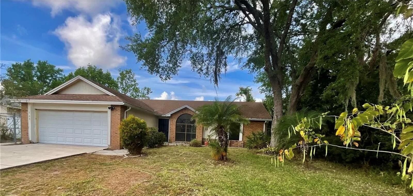Property Photo:  708 Del Rio Way  FL 34758 
