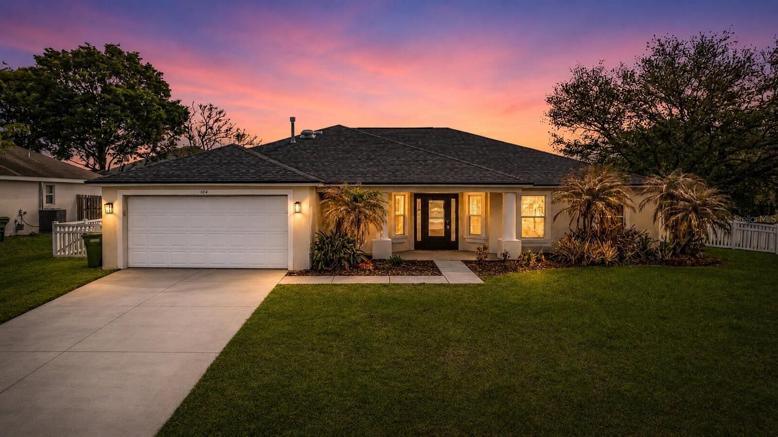 Property Photo:  104 Sanderling Drive  FL 33881 