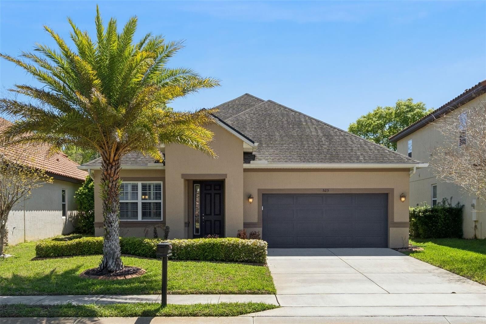 Property Photo:  525 Gunston Ct  FL 33837 