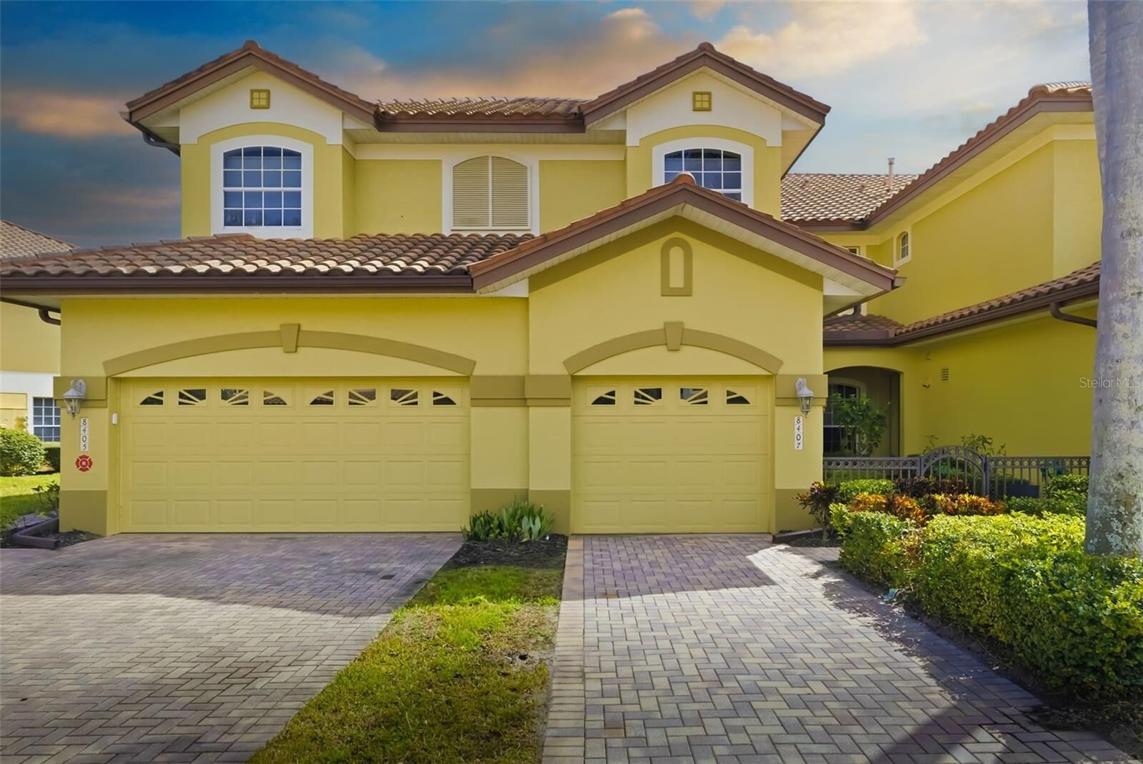 Property Photo: 8407 Miramar Way FL 34202