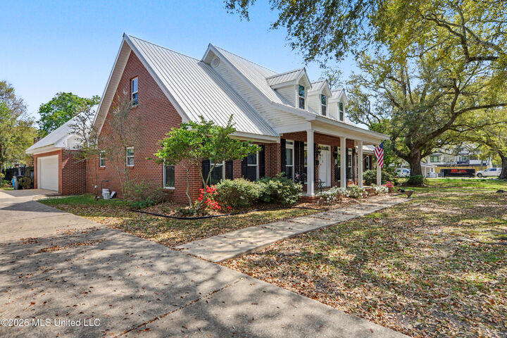 Property Photo:  712 Canal Street  MS 39567 