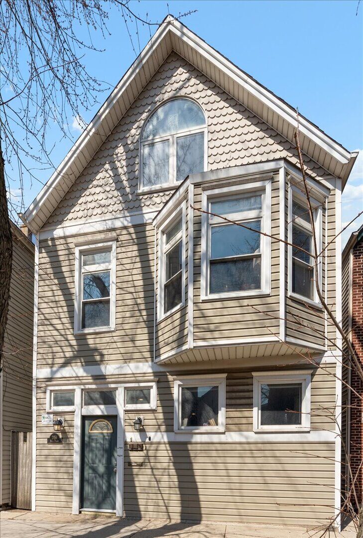 Property Photo:  2156 W Belle Plaine Avenue  IL 60618 