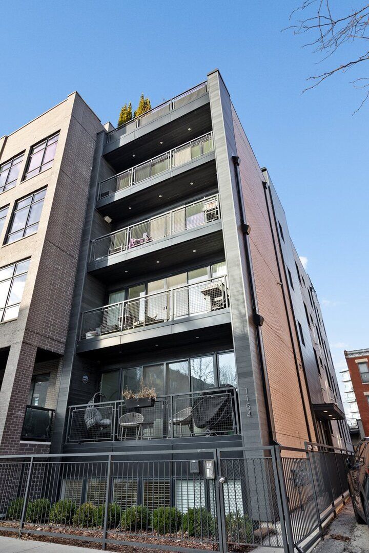Property Photo:  