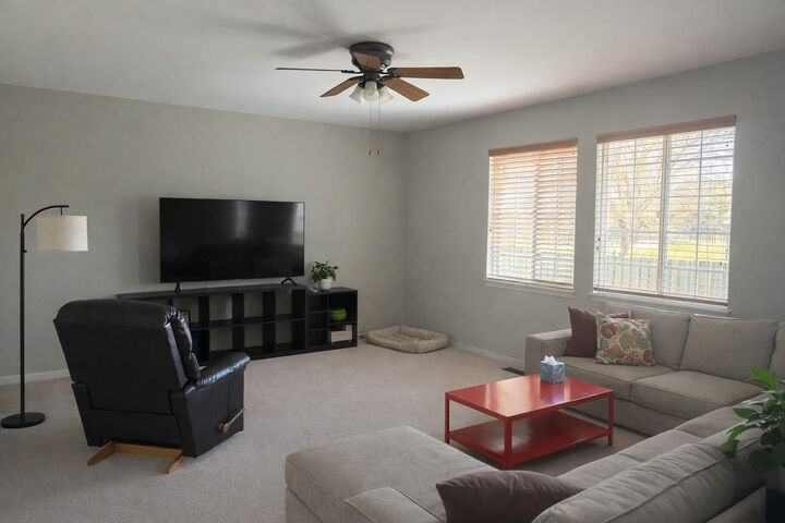 Property Photo:  537 W Mara Lynn Court  IL 60073 