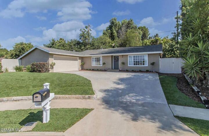 Property Photo:  1267 Calle Olmo  CA 91360 