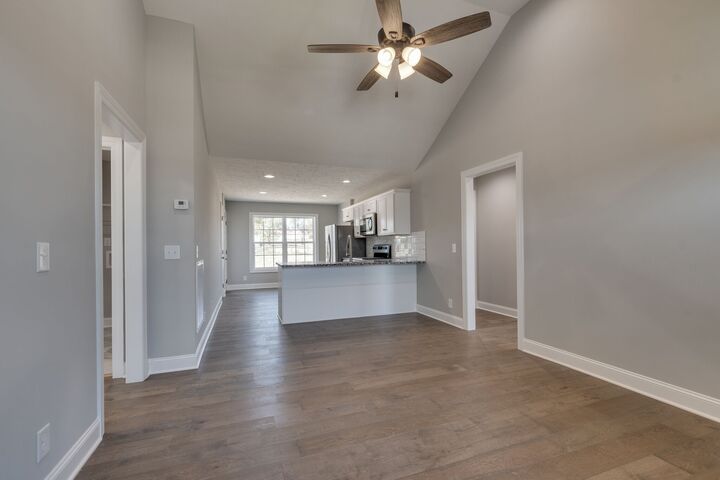 Property Photo:  402 Rose Ln  TN 37160 