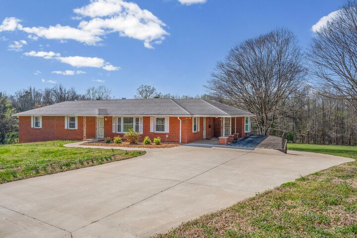 Property Photo: 1718 Seven Mile Ferry Rd TN 37040