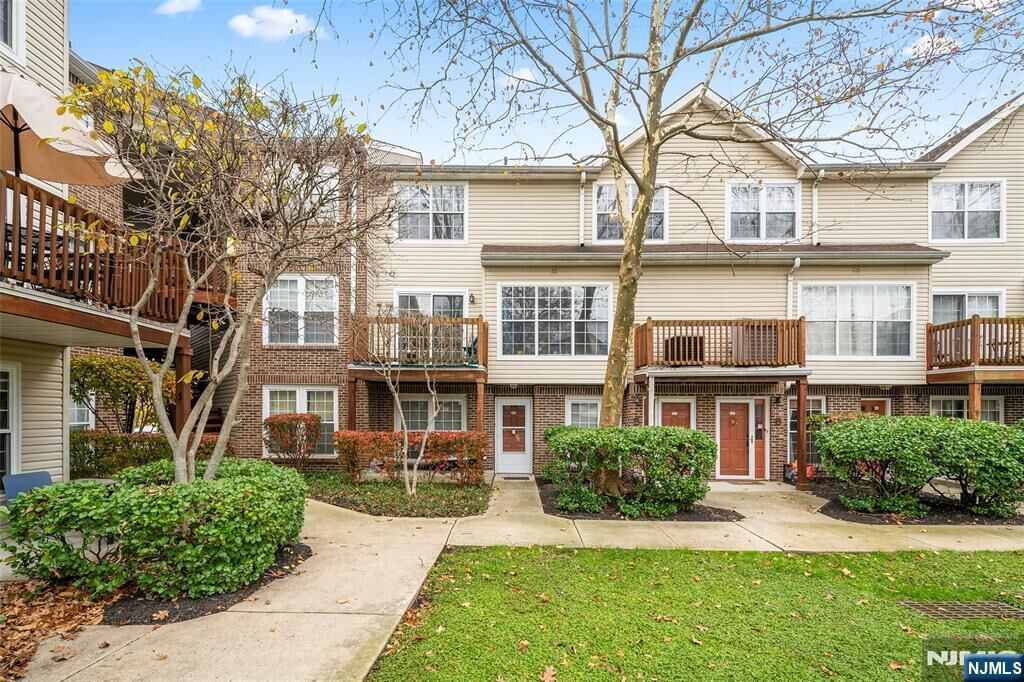 Property Photo:  1420 Westgate Drive 8109  NJ 07024 