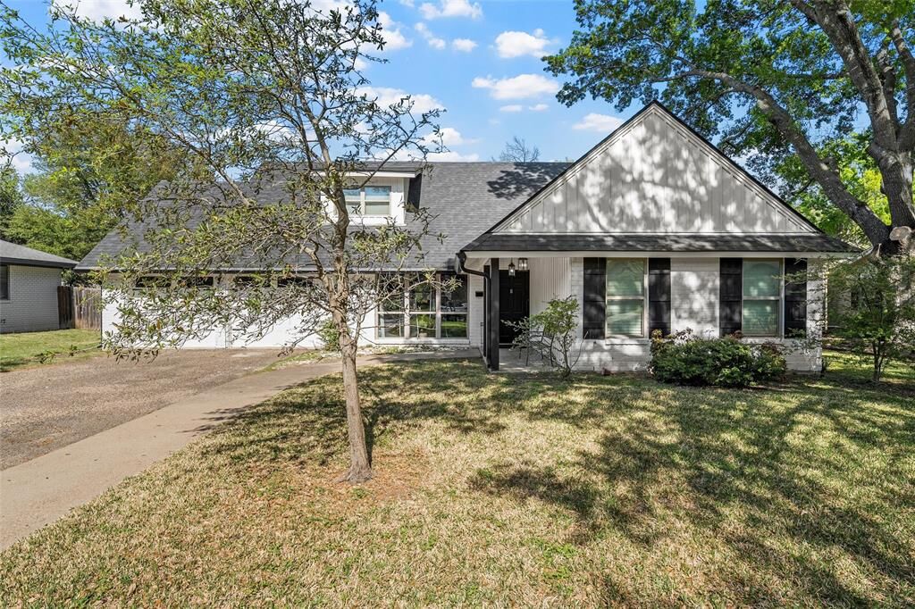 Property Photo:  5515 Lake Charles Drive  TX 76710 