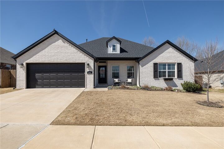 Property Photo: 1575 N Pershing Street AR 72704