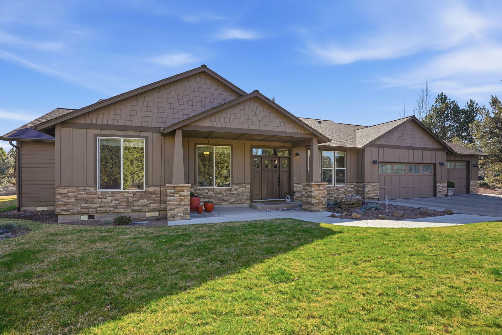 Property Photo:  2440 Linnet Lane  OR 97756 