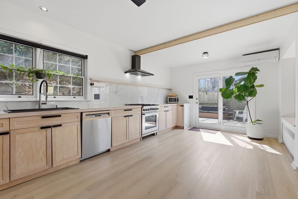 Property Photo: 11 Sherwood St 1 MA 02131