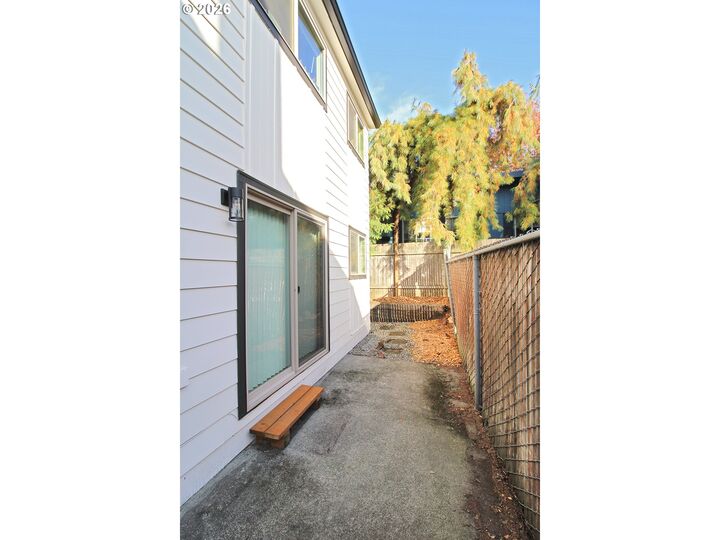 Property Photo:  2903 SE Pine St  OR 97214 