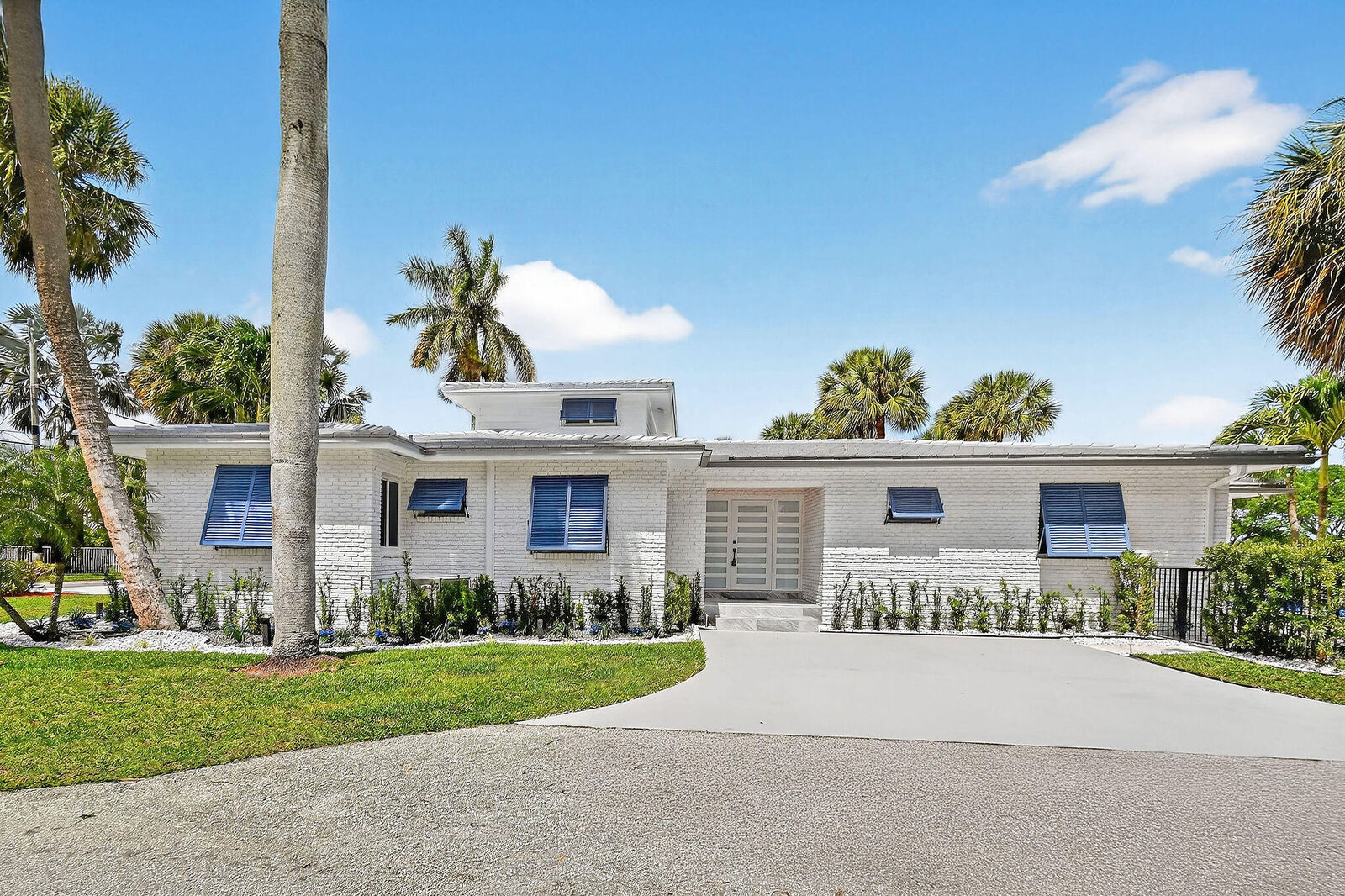 Property Photo: 1102 N Golfview Road FL 33460