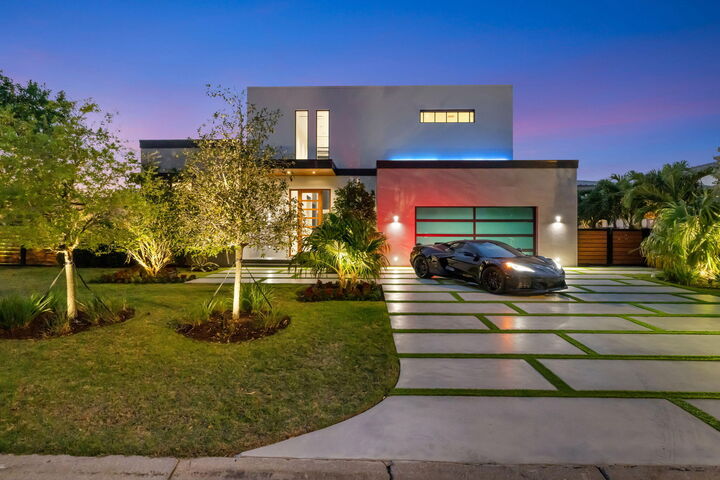 Property Photo: 5211 NE 32nd Avenue FL 33308