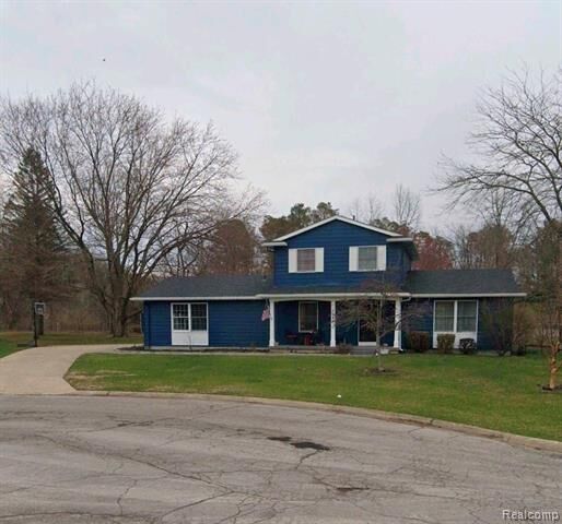 Property Photo:  5244 Applewood Drive  MI 48433 