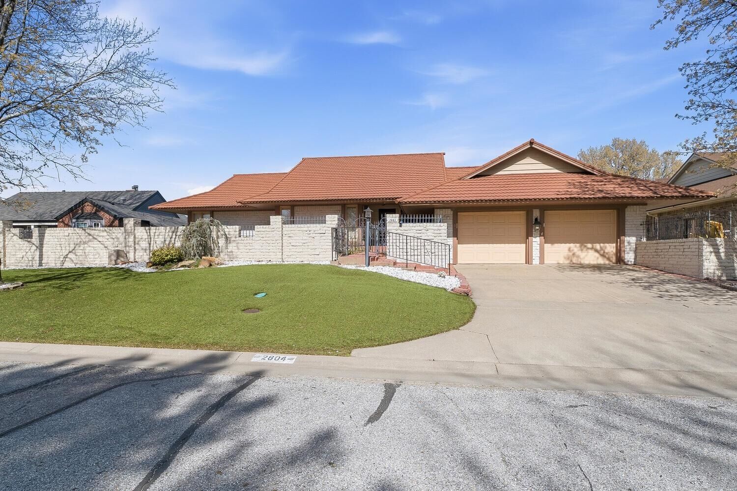 Property Photo:  2804 W Bentbay Cir  KS 67204 