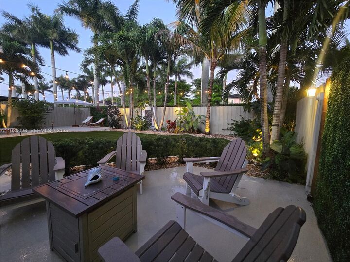 Property Photo: 365 NE 32nd Ter 365 FL 33033